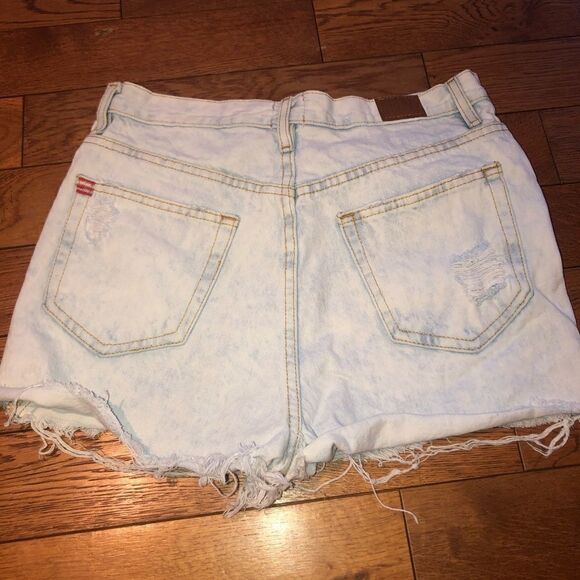𝅺bdg Girlfriend High Waisted Distressed Denim Short - Picture 4 of 8